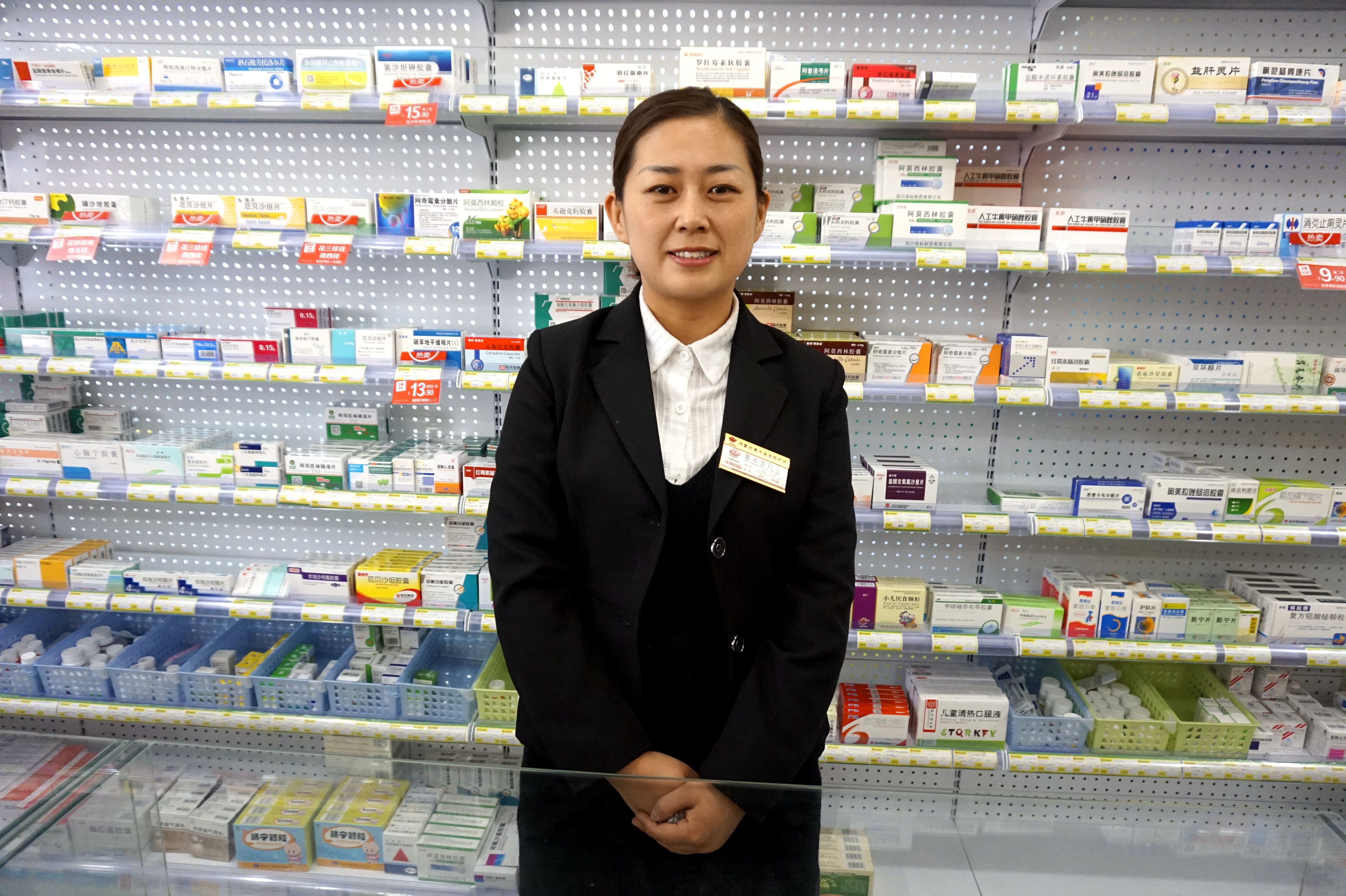 記錄內(nèi)蒙古一位85后藥店店長 王永芳一天的生活 (圖集)